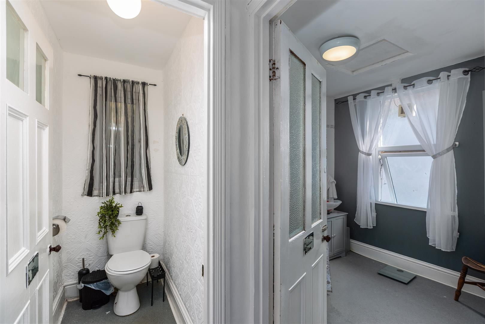 Oaklands Terrace, Mount Pleasant, Swansea, SA1 6JJ